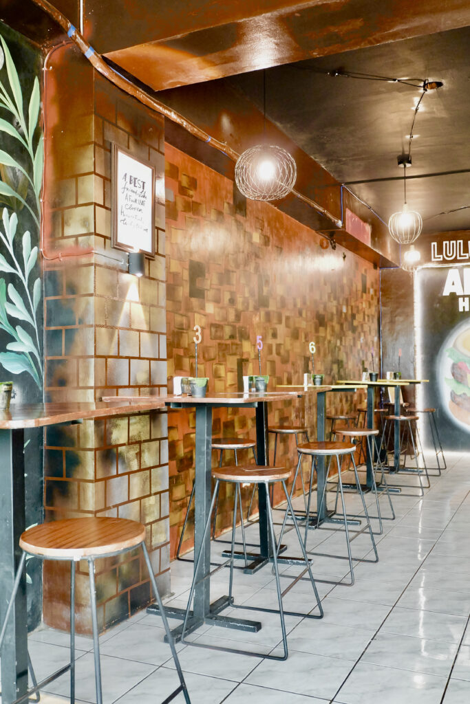 lulus burger restaurant